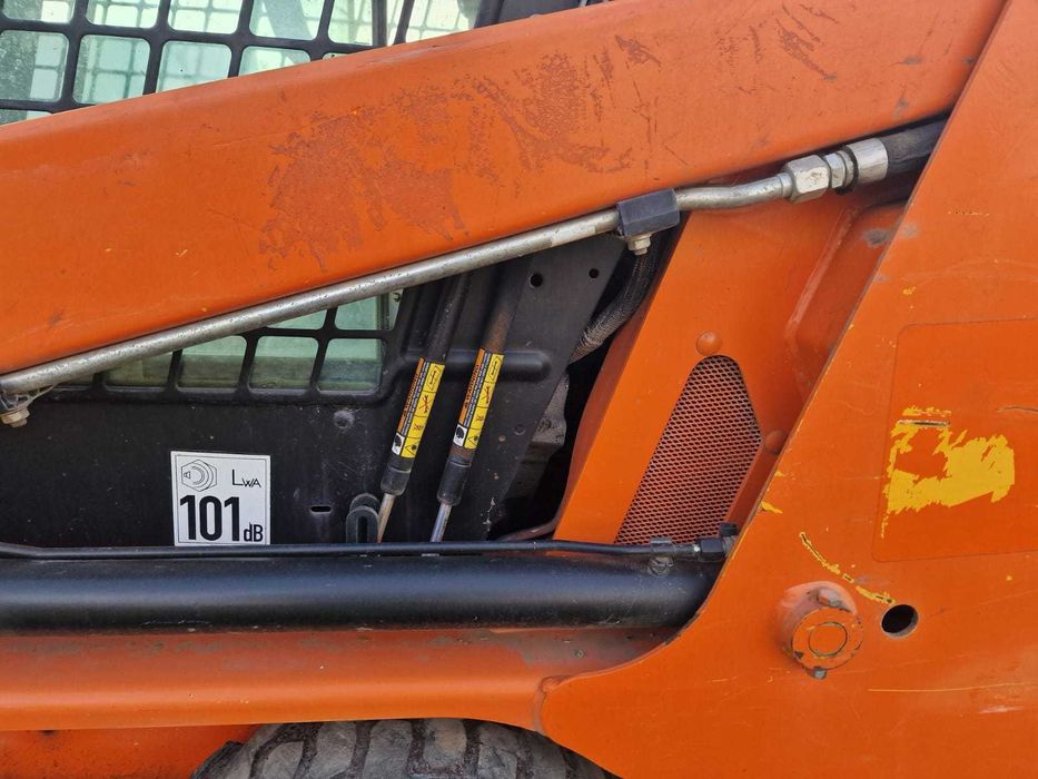 MINI PÁ CARREGADORA BOBCAT S100