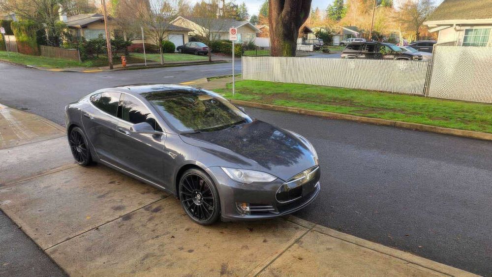 Tesla Model S 85      2014