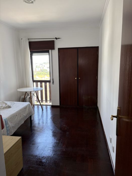 Quarto para arrendar
