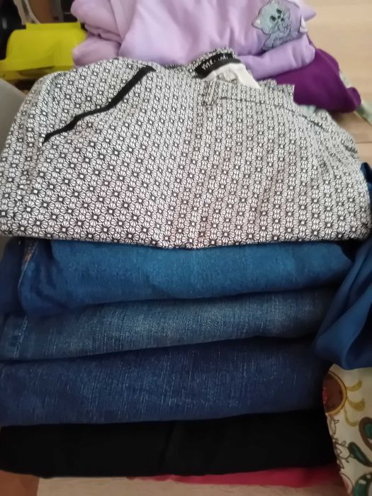 Ubrania, rozmiar 48,piżama, spodnie,bluzki, swetry,sukienka.