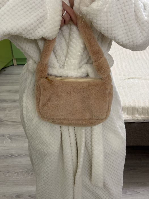 Жіноча пухнаста сумка