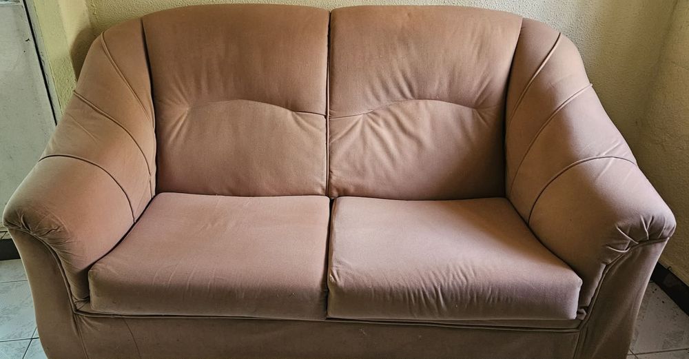 Sofa em tecido de 1.60 de comprimento em bom estado