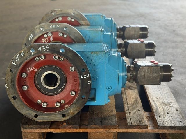 PRZEKŁADNIA WALCOWA dużej mocy hydrauliczna BREVINI BPH213K z silnikiem hydraulicznym brevini arf200g25
