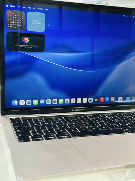 Macbook Pro 2020 16GB/256GB Core i7 Touchbar