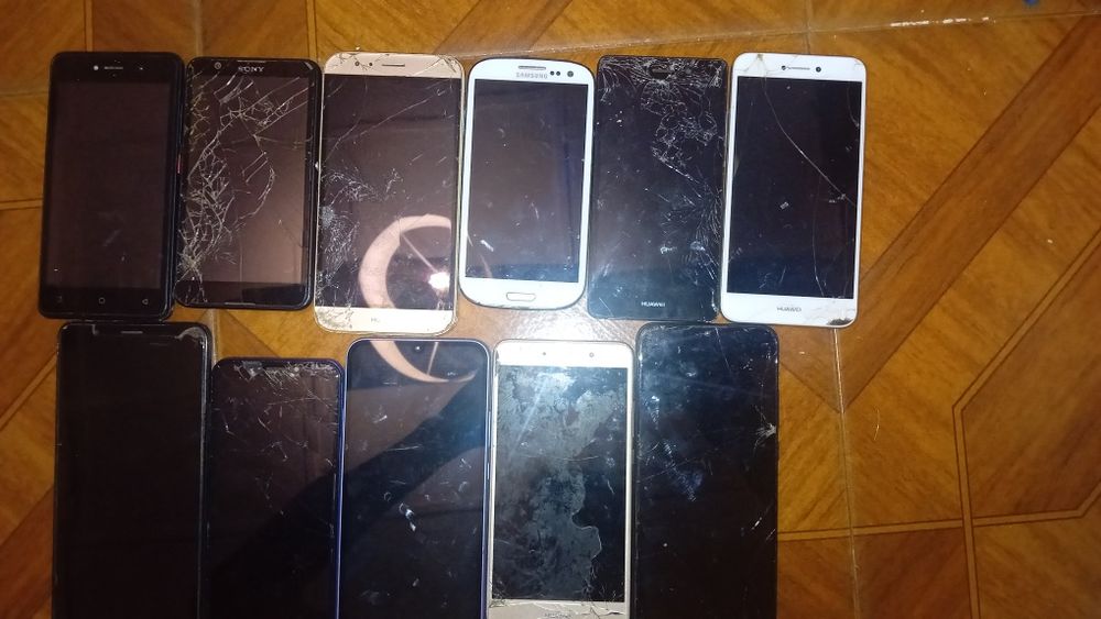Lote de 10 Telemóveis para Peças / Avariados (Samsung, Huawei, Alcatel