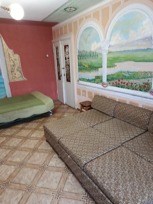 Одна лкрема кімнатиа в трехкімнатьній квартирі..Район привокзальний