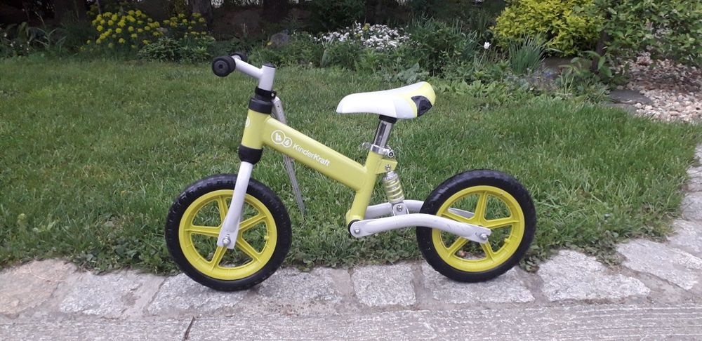 Rowerek biegowy KinderKraft z amortyzatorem do nauki jazdy dla dziecka