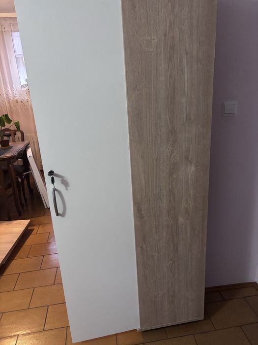 Szafa zamykana na klucz - 2 sztuki