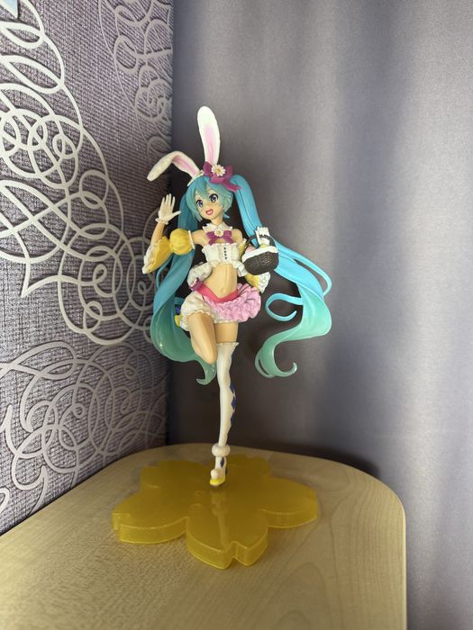 Продам нову фігурку Hatsune Miku
