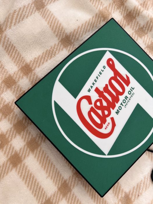 Lightbox Castrol
