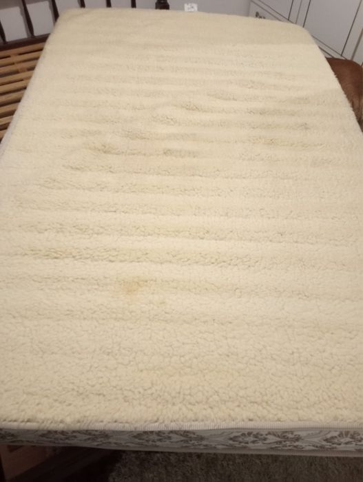 Cama de casal  madeira + colchão