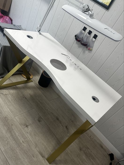 Biurko do manicure AFINIA + lampa