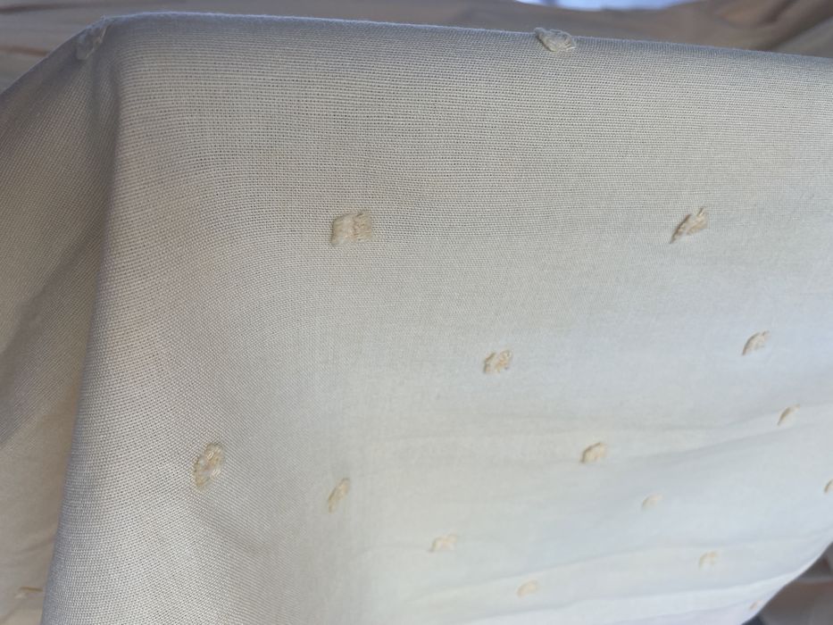 Repusteiros/cortinas amarelo pastel (+escuro)