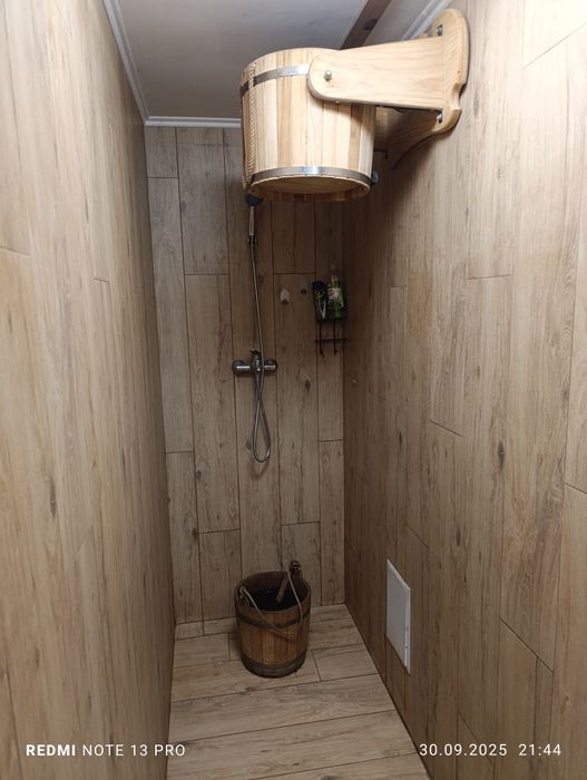 Баня, лазня на дровах, камін, масажний стіл.