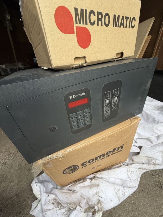 Sejf elektroniczny Dometic hotelowy, na dokumenty i laptopa