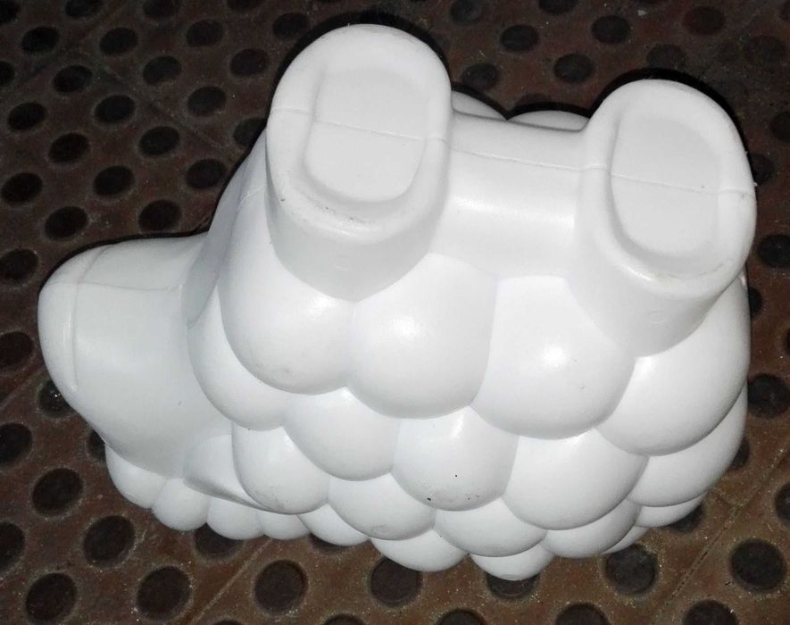 Ovelhas brancas em plástico