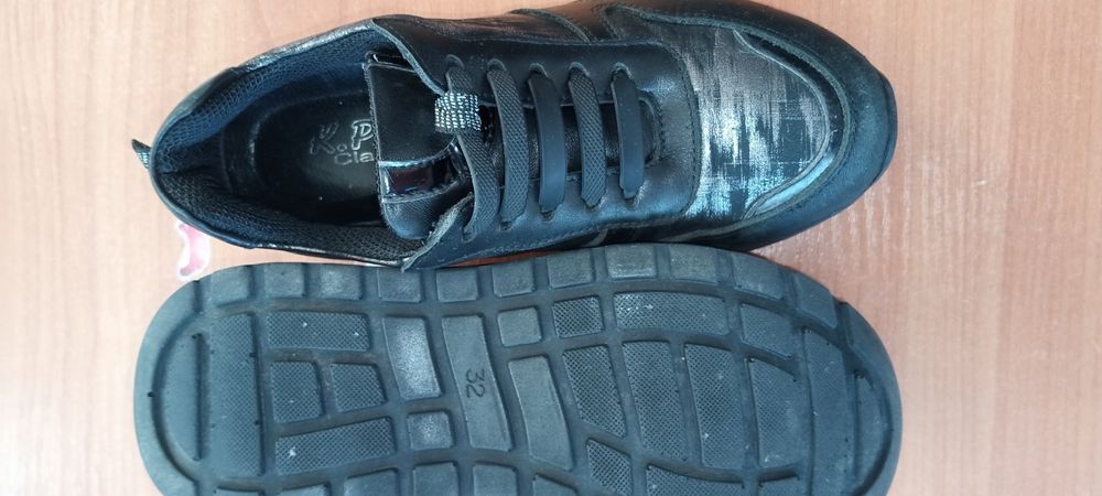 ПРОДАМ кроссовки кожаные