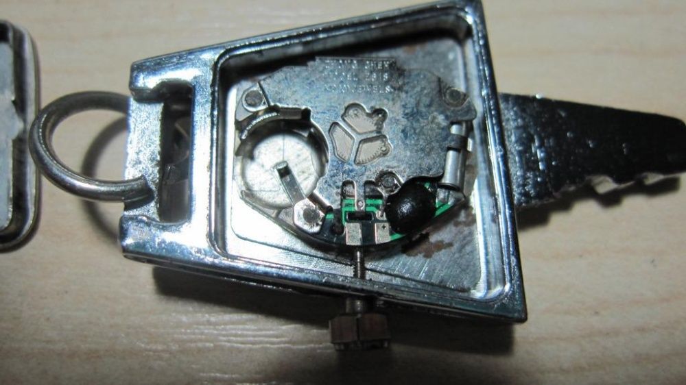 Часы брелок в виде ключа