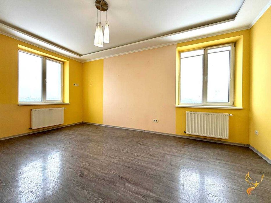 Постанови! Велика квартира з ремонтом в приміській зоні!