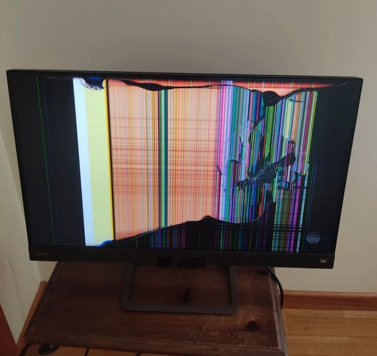 BenQ Monitor (Cracked)498022143041873922