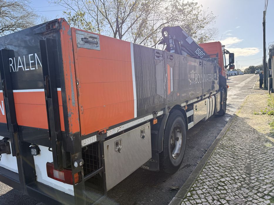 VOLVO FM360 COM GRUA HMF 1560 APENAS 600.000km ###OPORTUNIDADE###
