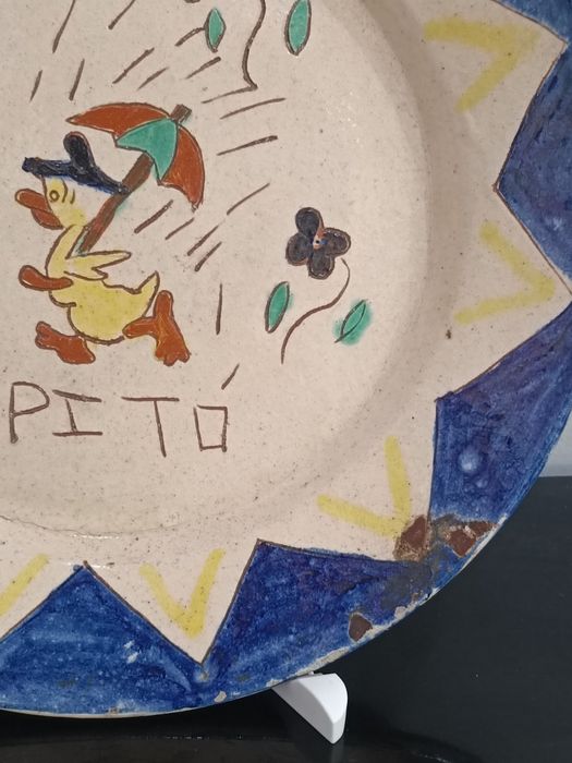 Prato rústico antigo.