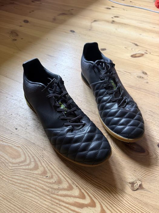 Buty piłkarskie halówki Kipsta