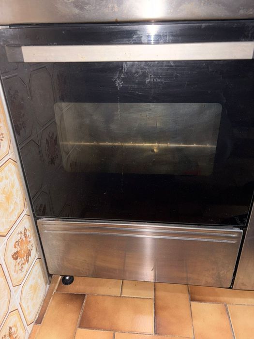 Fogão a gás com 6 bocas + forno