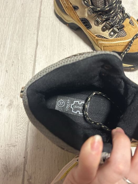 Трекінгрві черевики, нові.