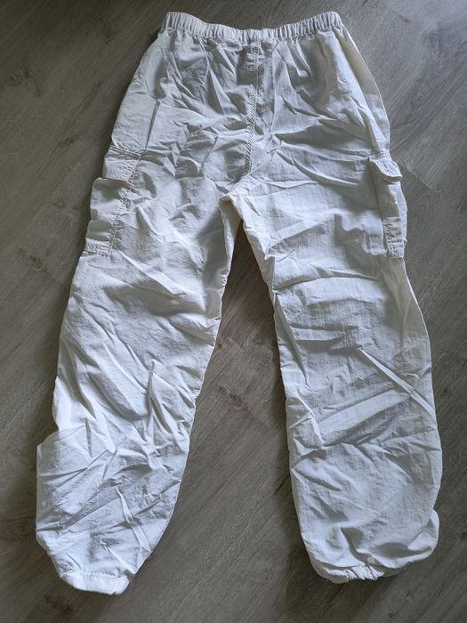 Spodnie bojówki spadochronowe.