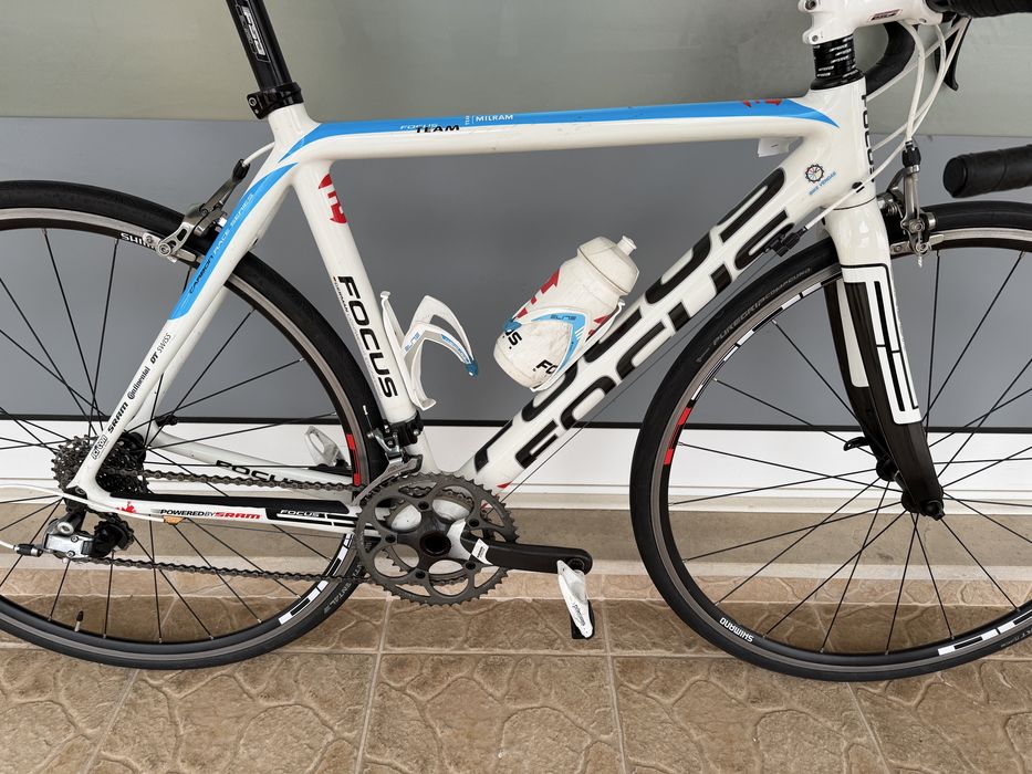 Bicicleta de estrada em carbono! Barata!!