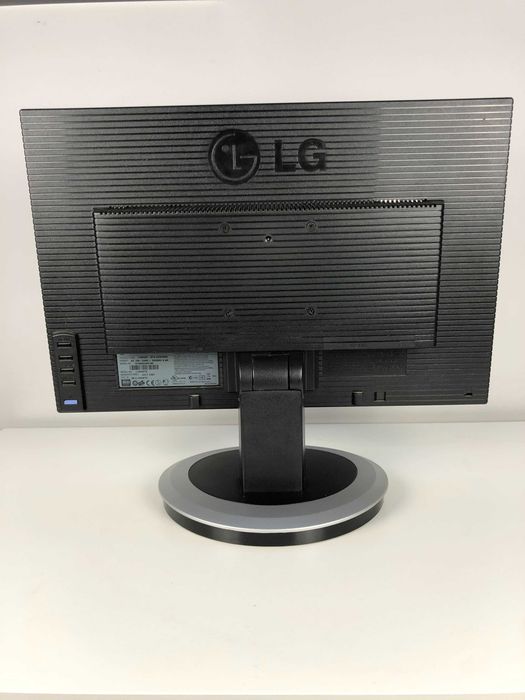 Komputer Stacjonarny Geforce GTX 660 Amd Phenom II + Monitor LG Gratis