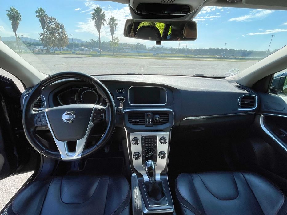 Volvo V40 Cross Country (VOR) – 2015 | Excelente estado!