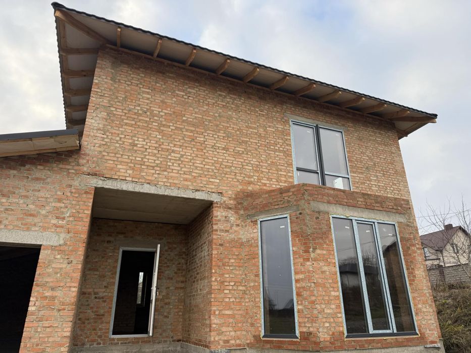 Продам будинок з гаражем в Білій Криниці за Караваном