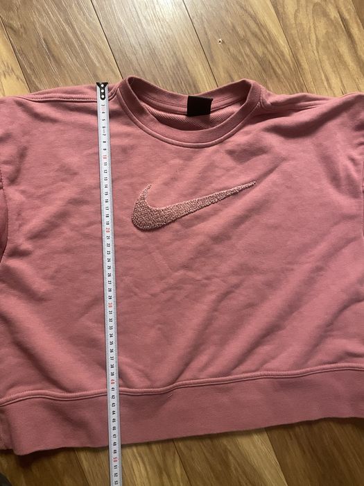 Różowa bluza cropped Nike