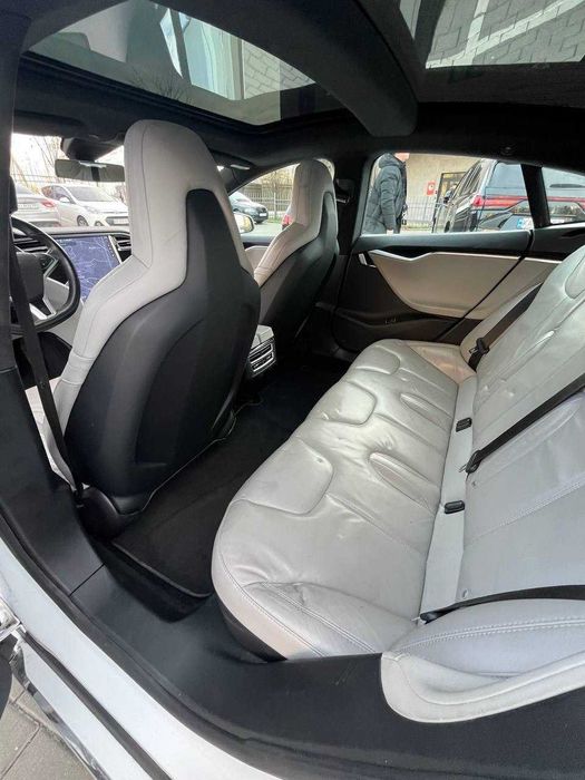 Оренда Tesla Model S Rest рест подобово помісячно