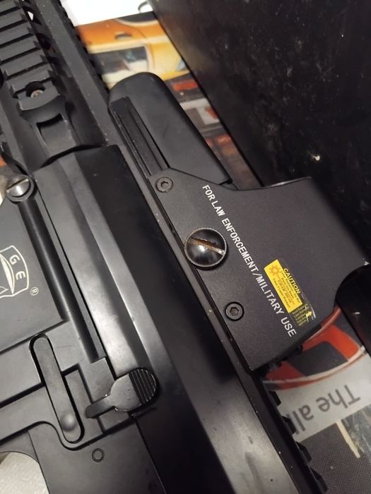 Arma de jogos com mira selenciador