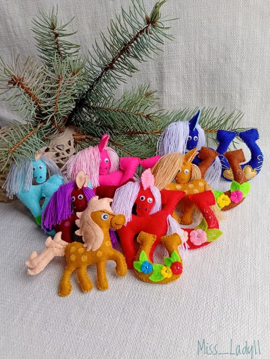 Конячка з фетру кінь іграшка на ялинку (символ 2026 року)