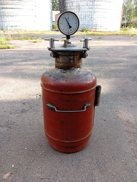 Автоклав побутовий, для консервування.