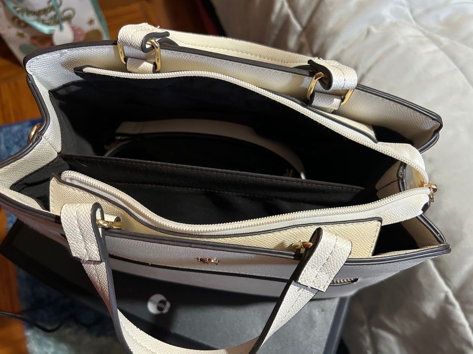 Mala vila nova super elegante