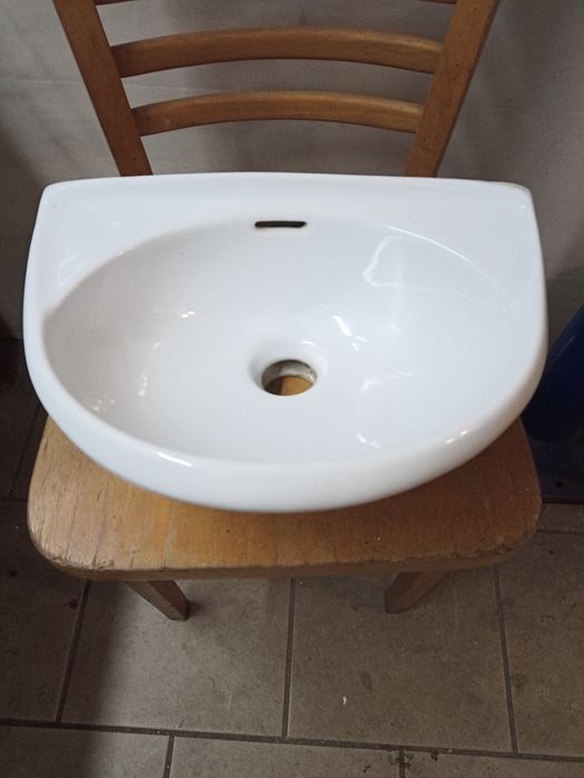 Mała umywalka 37 szer 26 dł