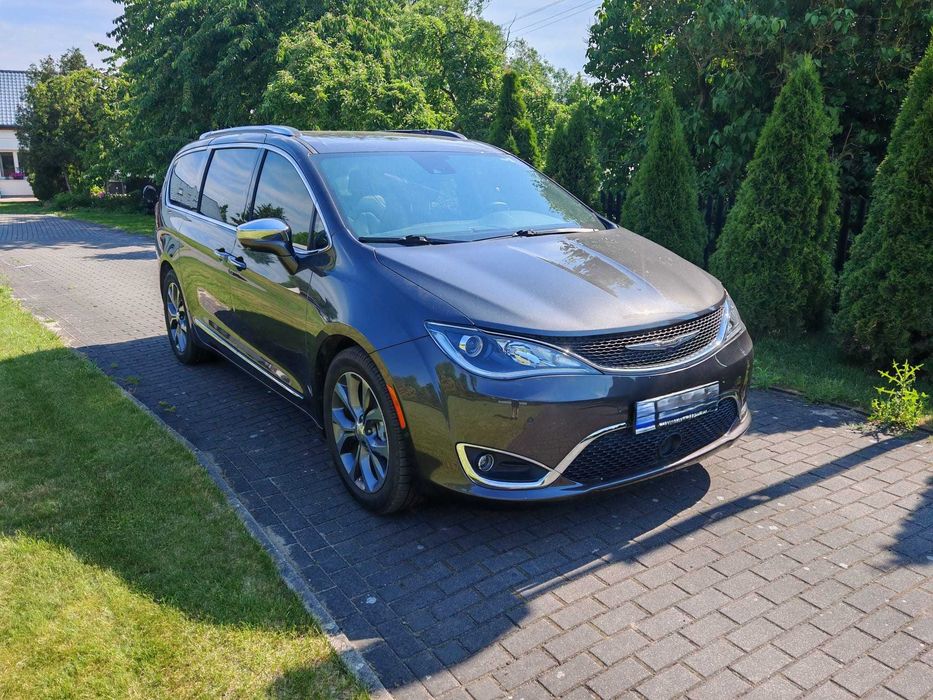 Wynajem minivan 7 osób Chrysler Pacifica Limited 2020