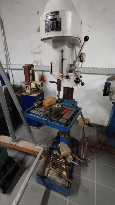 Máquina de Furar HAHN & KOLB Industrial