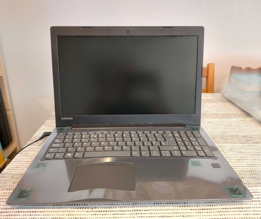 Portátil Lenovo AMD A9 7th generation, 447 GB HD, 8GB RAM, Windows 10 Home 64 bits