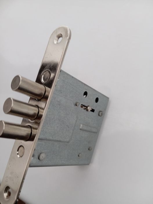 Продам замок врізний