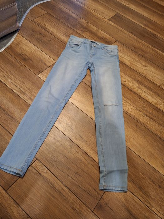 Jasne jeansy Bershka