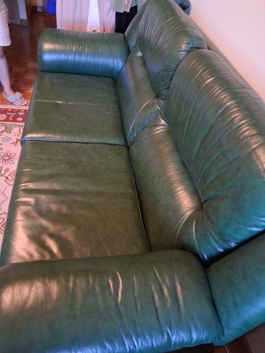 Vendo sofá em pele genuína