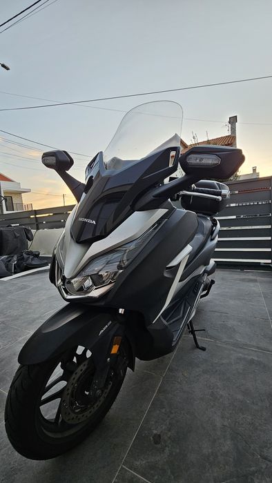 Honda Forza 300 (2019) – Livro de Revisões Honda, Top Case e Tucano Urbano