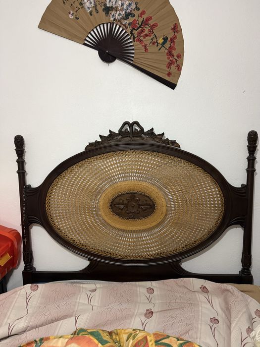 Conjunto de quarto antigo em madeira