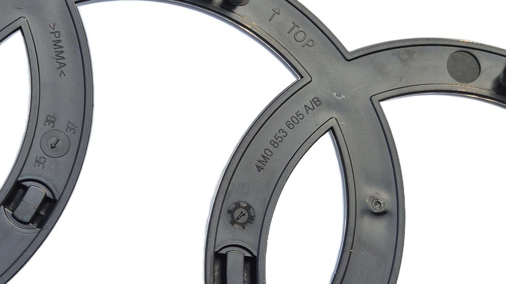 Emblemat Znaczek Logo AUDI Atrapy GRILLA Q7 2024- BIAŁY OE 4M0 NOWY !